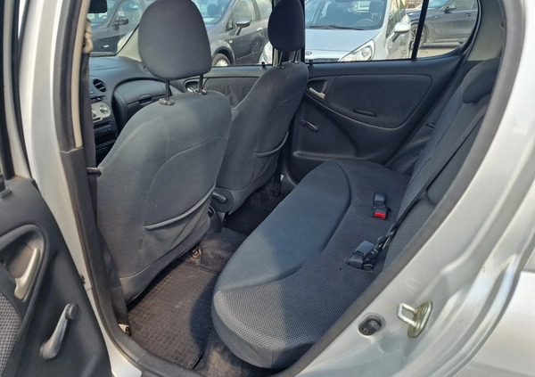 Toyota Yaris cena 6499 przebieg: 166177, rok produkcji 2003 z Daleszyce małe 137